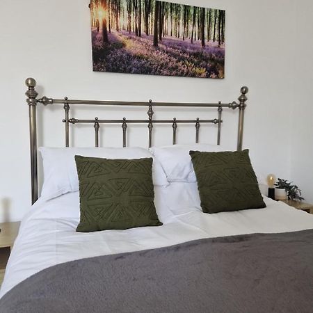 Direct Booking Prices, Studio Apartment, Free Parking, Wifi, Central, Quiet Exeter Luaran gambar